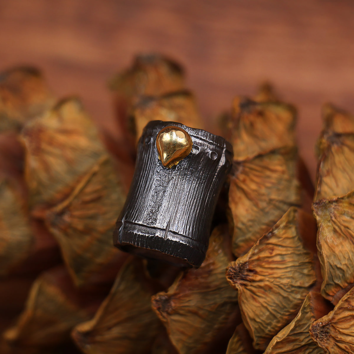 Hand Carved Limited Edition Titanium Alloy Knife Beads Paracord Umbrella Rope Bead Bamboo DIY Pendant Collar Necklace Jewelry