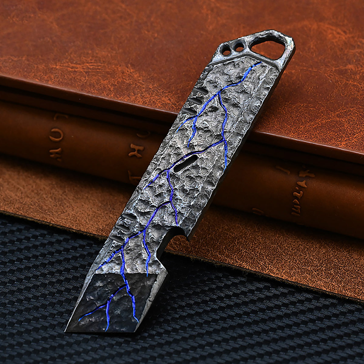 Hand Carving Titanium Rock Texture Alloy Multi-Function Screwdriver Crowbar Bottle Opener Outdoor Crowbar EDC