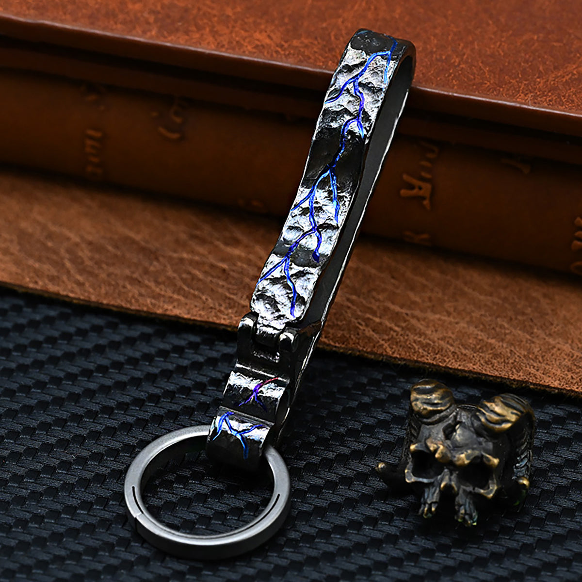 Limited Edition Titanium Hand Carved Rock Texture Keychain Alloy Belt Men's Sports Waist Pendant Car Accessory