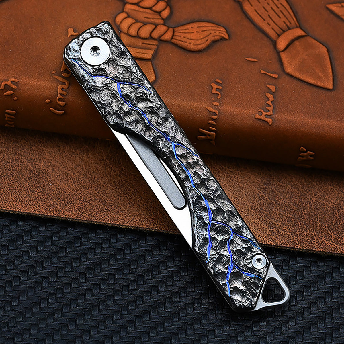 Limited Edition Hand Carving Stone Grain Titanium Alloy Multifunctional Key Chain Waist Hanging Car Keychain Pocket Knife EDC