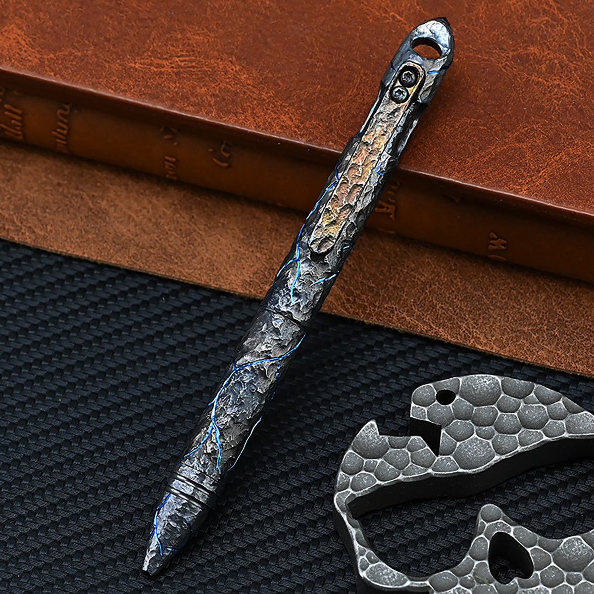 HCYEDC Titanium Hand Carving Rock Texture Titanium Alloy Tactical Pen Pen Decompression Metal Signature Neutral Tactical Bolt Action Pen with Steel Glass Breaker Design Emergency Emergency Escape Pen
