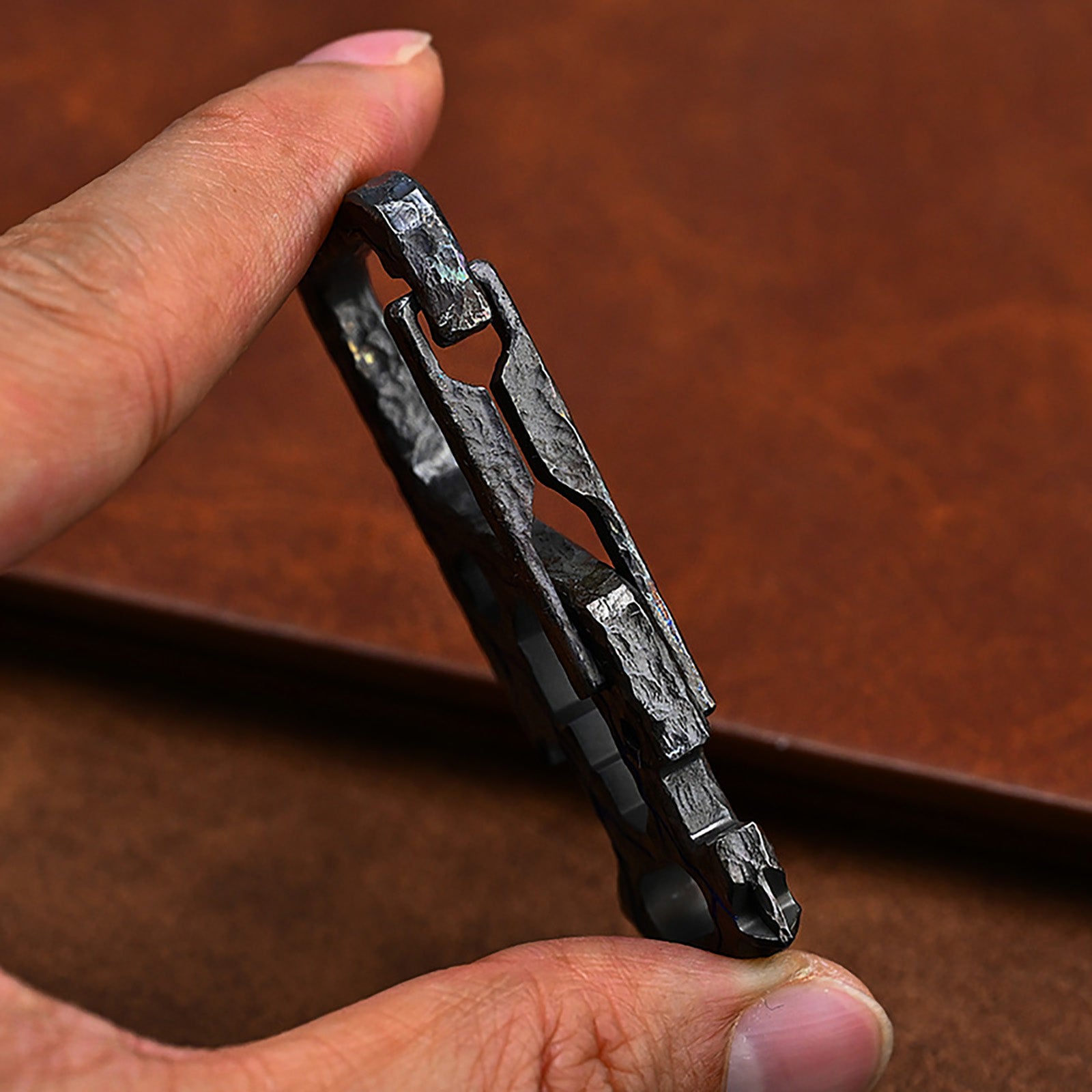 Limited Edition Stone Pattern Titanium Alloy Key Chain Multi-Function Car Bottle Opener Men's Pendant EDC Accessory