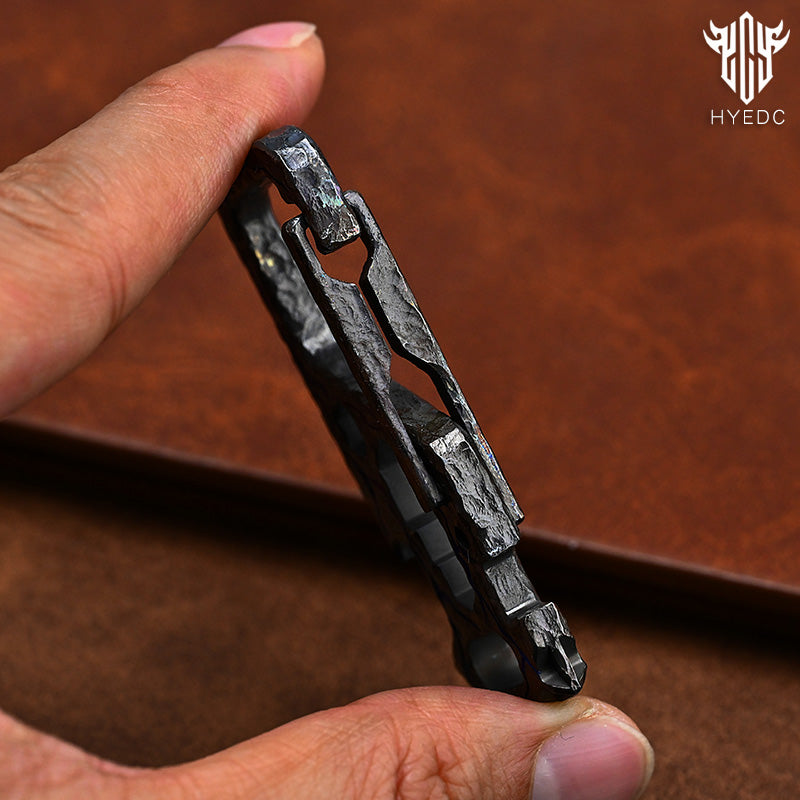Limited Edition Stone Pattern Titanium Alloy Key Chain Multi-Function Car Bottle Opener Men's Pendant EDC Accessory